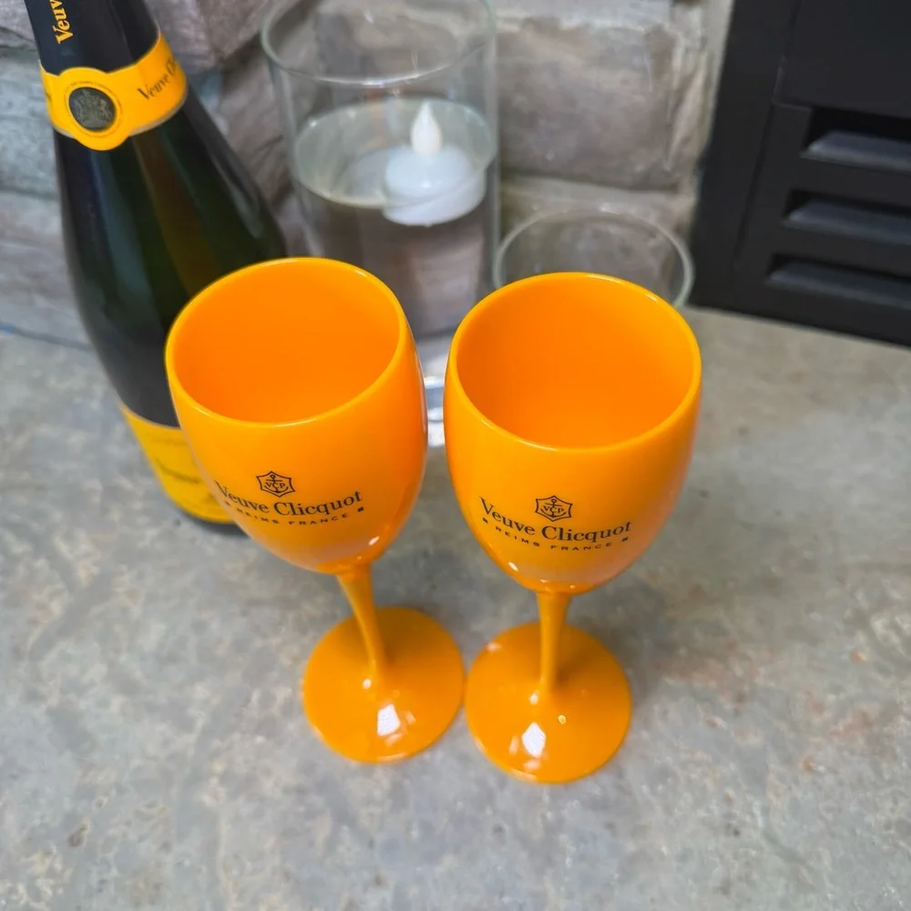 Veuve Clicquot Champagne Flutes - Picture 4 of 4